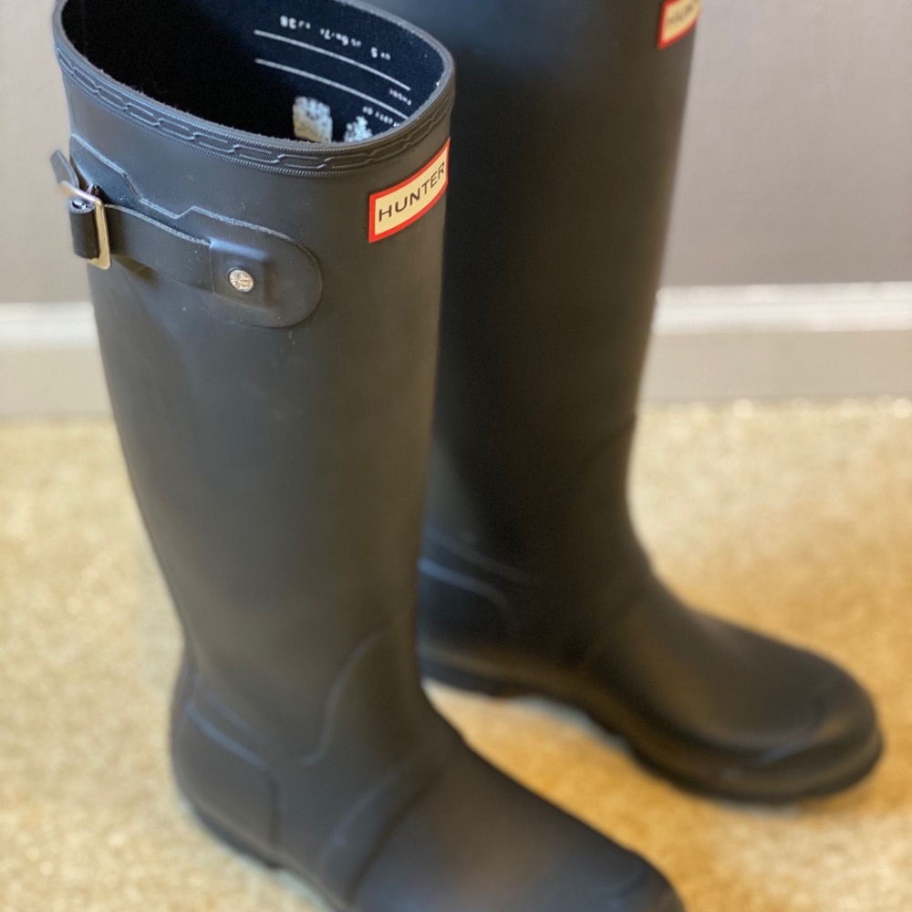 Women’s black Hunter Rain Boots